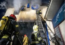 В Києві потужно горіла АЗС: постраждала людина